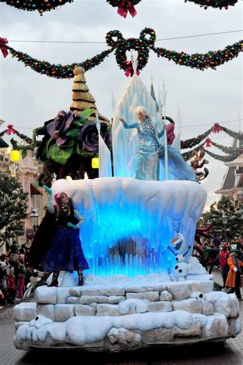 35 Disney Christmas Decorations Ideas - Decoration Love