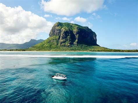 Le morne Mauritius : r/beach