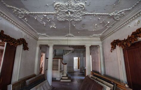 Why was this stunning Florida mansion abandoned? - Oliver Reports ...