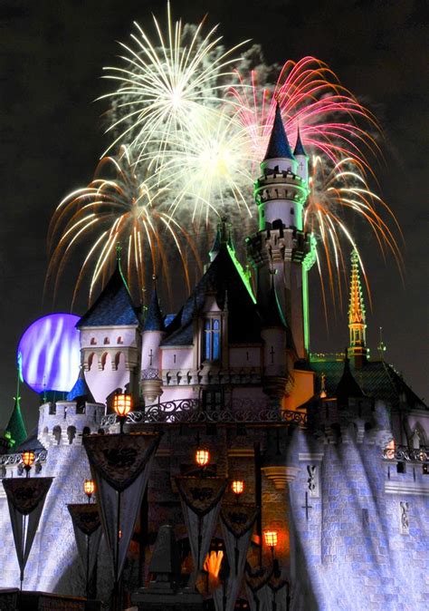 Disneyland - Halloween Scream Fireworks Over The Castle | Disneyland ...