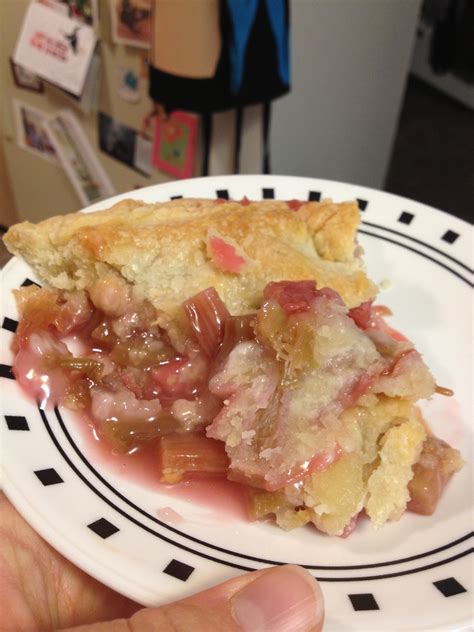 Mama's Rhubarb Pie - hungry and fit