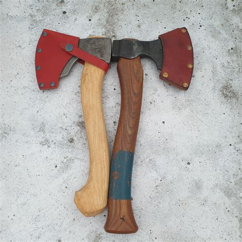 A review of two wood carving axes - Carolina's Sloyd