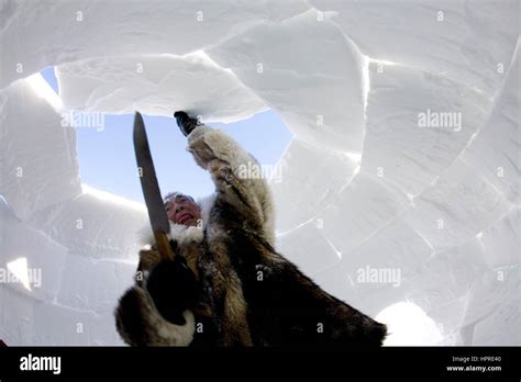 Building an igloo on the northpole Stock Photo - Alamy