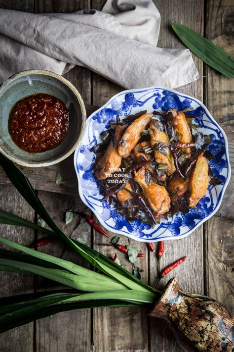 Ayam Tangkap Aceh (Indonesian Fried Chicken with Spices and Herbs) - What To Cook Today