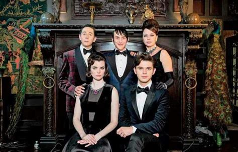 Cobblepot Family portrait. (Penguin, Batman; Gotham) | Gotham season 2, Gotham tv, Gotham episodes