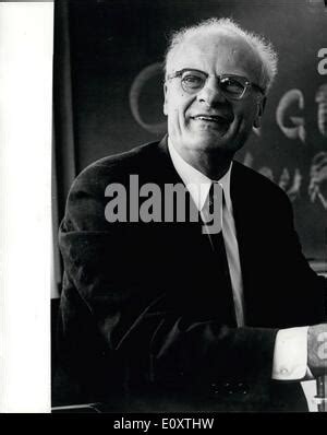 Nobel Prize winner Professor Hans Bethe teaching Stock Photo: 69430920 ...