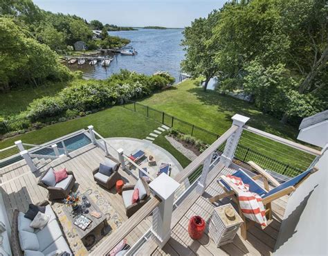 An impressive beach house in Rhode Island built to withstand storms