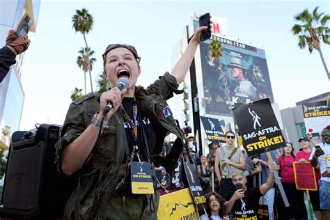 SAG-AFTRA strikes a deal: The end of the longest Hollywood strike in history | Marca