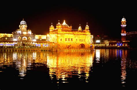 Golden Temple on the eve of Diwali