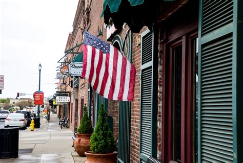 Shops and Restaurants in Downtown Lincoln brand, CA