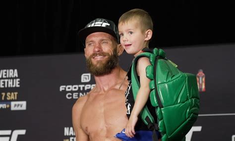 Photos: UFC 274 official weigh-ins