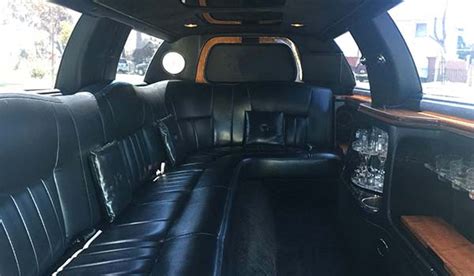 Lincoln Town Car Stretch Limousine| North Hills Transportation