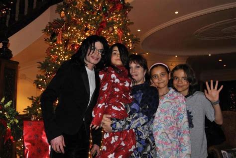 Michael Jackson with his kids Blanket Jackson, Paris Jackson and ...