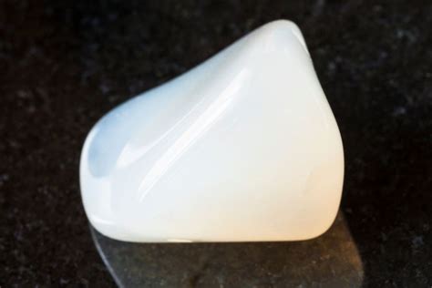 White Agate: Meaning, Properties, Benefits You Should Know