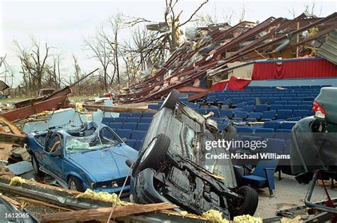 Twister Movie Photos and Premium High Res Pictures - Getty Images