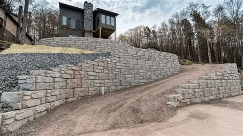 Top 5 Benefits of Using a Big Block Retaining Wall System - HeckHome