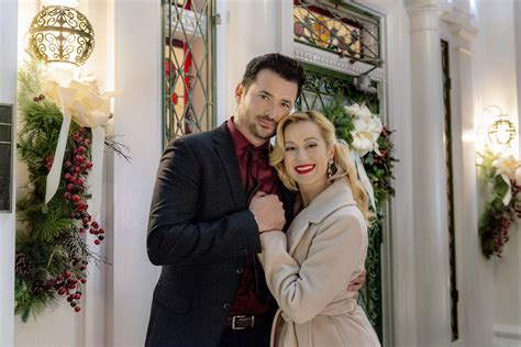 Photos: See Inside Graceland as Kellie Pickler Talks About Her Hallmark Movie Christmas at ...