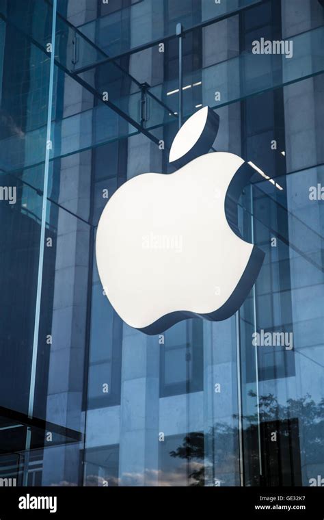 Apple store logo in New York City Stock Photo - Alamy