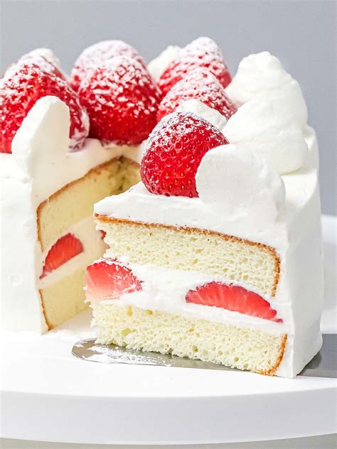 Japanese Strawberry Shortcake - Drive Me Hungry