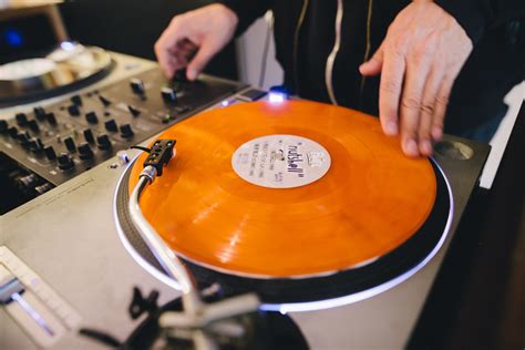 8 Best DJ Turntables for Beginners - Audio Mentor Guides