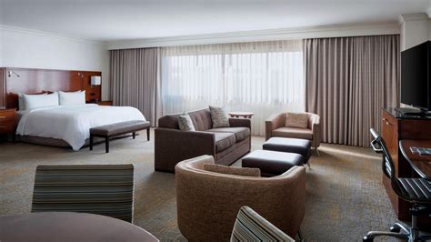 Hotel in Burbank, California | Los Angeles Marriott Burbank Airport