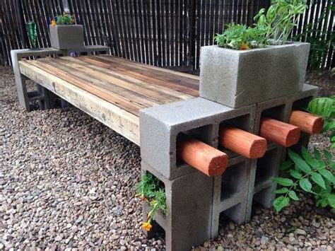 DIY cinder block bench in the garden - creative ideas for your patio