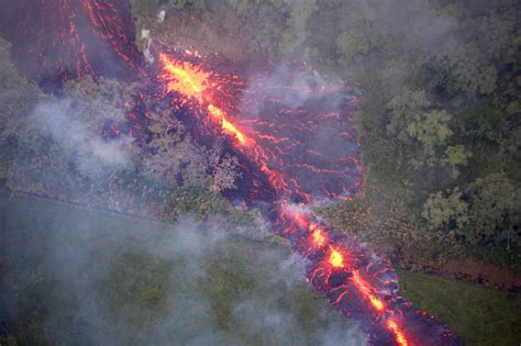 Massive New Fissures Open On Hawaiian Volcano, Prompting More ...