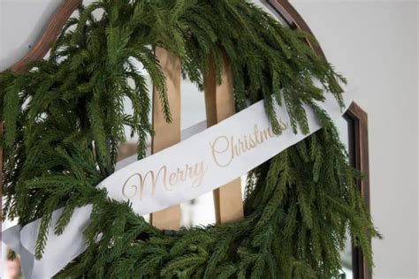 Merry Christmas Banner DIY - The Honeycomb Home