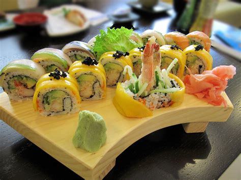 File:Golden Maki Rainbow Roll sushi.jpg - Wikimedia Commons