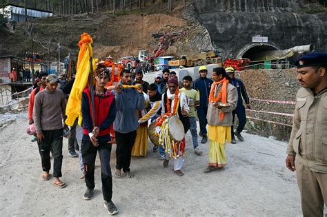 Indian workers trapped in collapsed tunnel rescued after 17 days - Raw Story