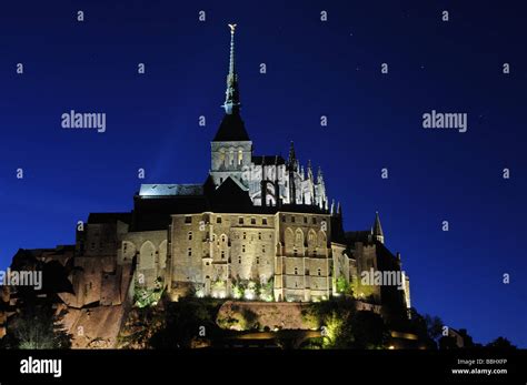 Mont st Michel at night Stock Photo - Alamy