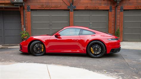 2022 Porsche 911 GTS Review | AutoTrader.ca