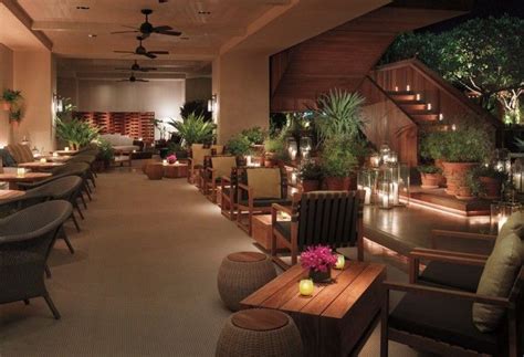 The Modern Honolulu, Honolulu, United States | Honolulu hotels, Honolulu wedding, Pool bar