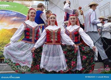 Women in Polish Folk Dance Costumes Editorial Photo - Image of costumes ...