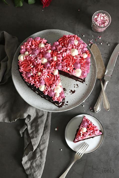 Valentine's Day Chocolate Heart Cake | Bake to the roots