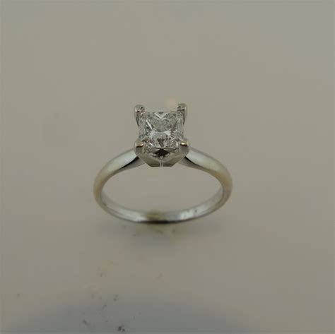 .72 Princess cut Solitaire in white gold - Diamond Mine