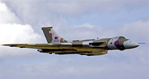 Step Inside The Freaky Cool World Of The Avro Vulcan (Cockpit Panorama ...