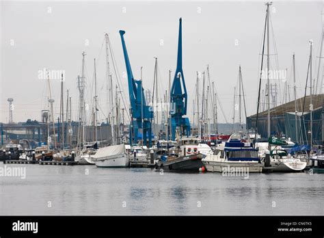 Ipswich's redeveloped waterfront and Neptune marina Stock Photo - Alamy