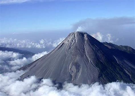 Legenda Asal Usul Gunung Merapi – Sanggar Cerita