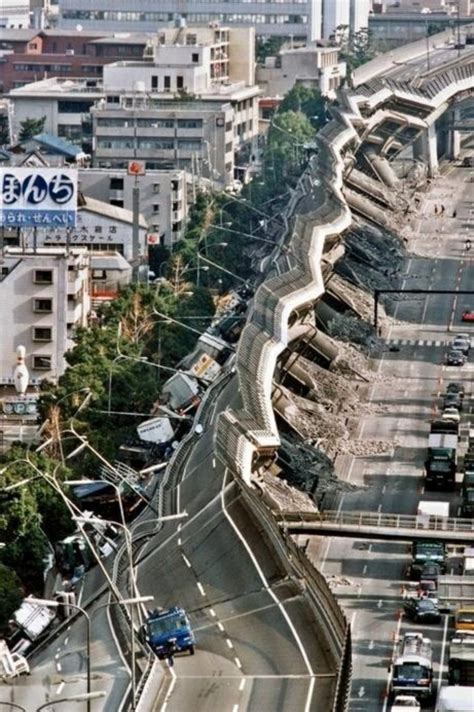 The aftermath of an earthquake in Kobe, Japan 1995 : r/CatastrophicFailure