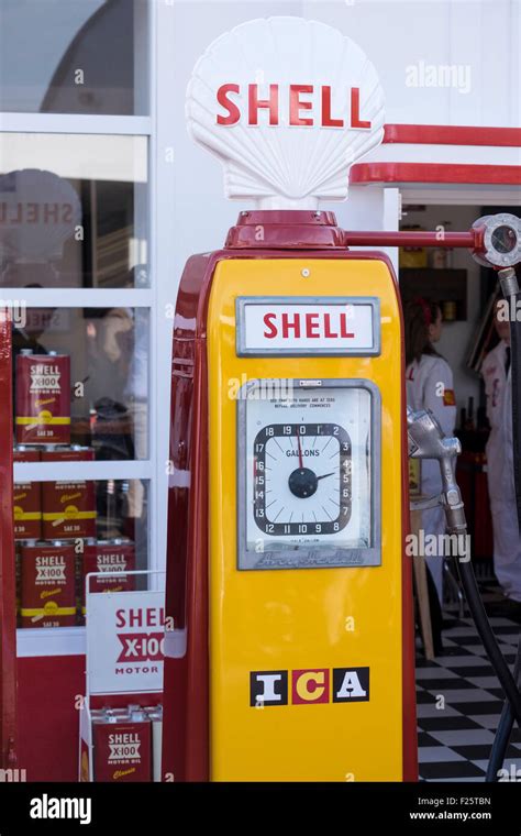 Vintage shell petrol pump gas hi-res stock photography and images - Alamy