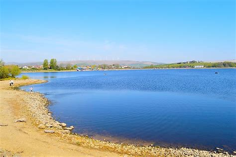 Hollingworth Lake - WorldAtlas