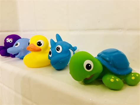 Best Bath Toys for Babies · Farmhouse Mama