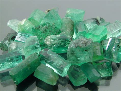 Crystals and Gemstones: About Emerald Benefits - The preservers of love ...