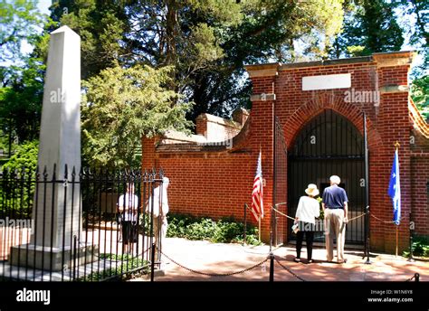 George Washington tomb, Mount Vernon, Virginia, United States Stock ...