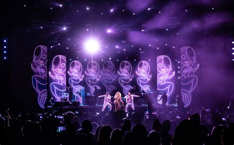 Mariah Carey Caution Tour — WOLVES