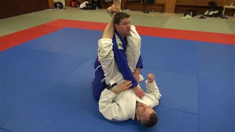 BJJ - Triangle choke defense - YouTube