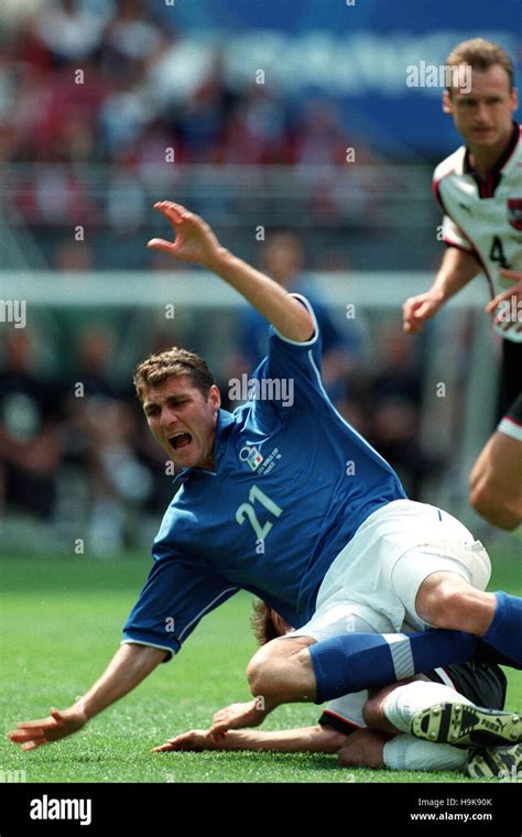 CHRISTIAN VIERI ITALY 17 June 1998 Stock Photo - Alamy