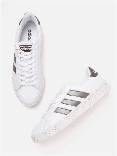 Total 82+ imagen adidas shoes white sneakers - Abzlocal.mx