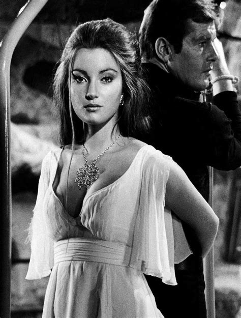 Jane Seymour - Bond Girl | Jane seymour, Bond girls, James bond girls